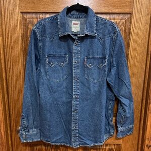Levi's Classic Western Button-Up Shirt